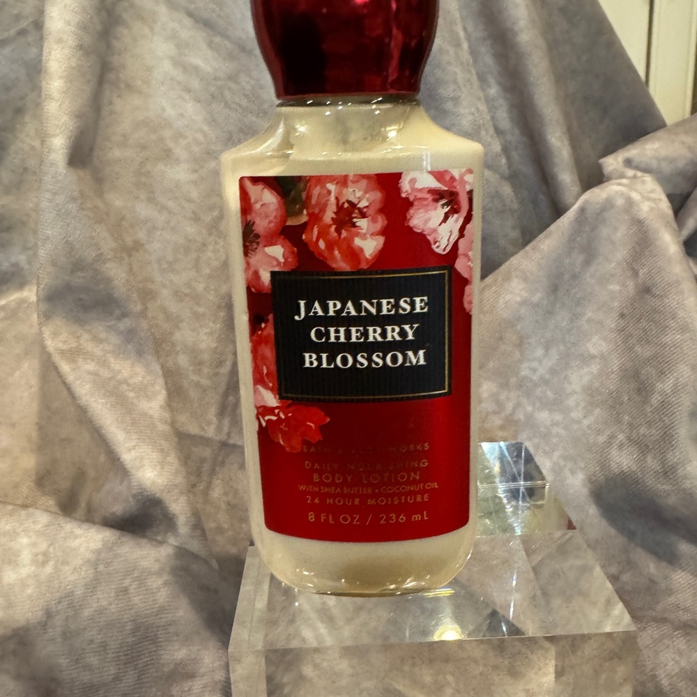 Bath & Body Works‎ Japanese Cherry Blossom Daily Nourishing Body Lotion